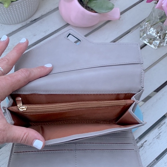 DHARA Multi Function Wallet - Picture 8 of 9